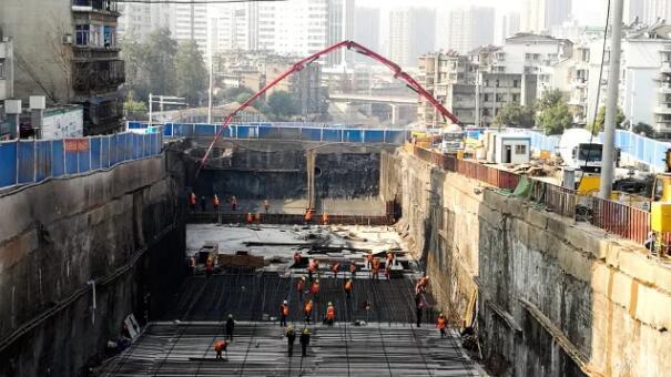 西陵二路快速路施工进展顺利 下穿通道初具雏形，城市建设再迈坚实步伐